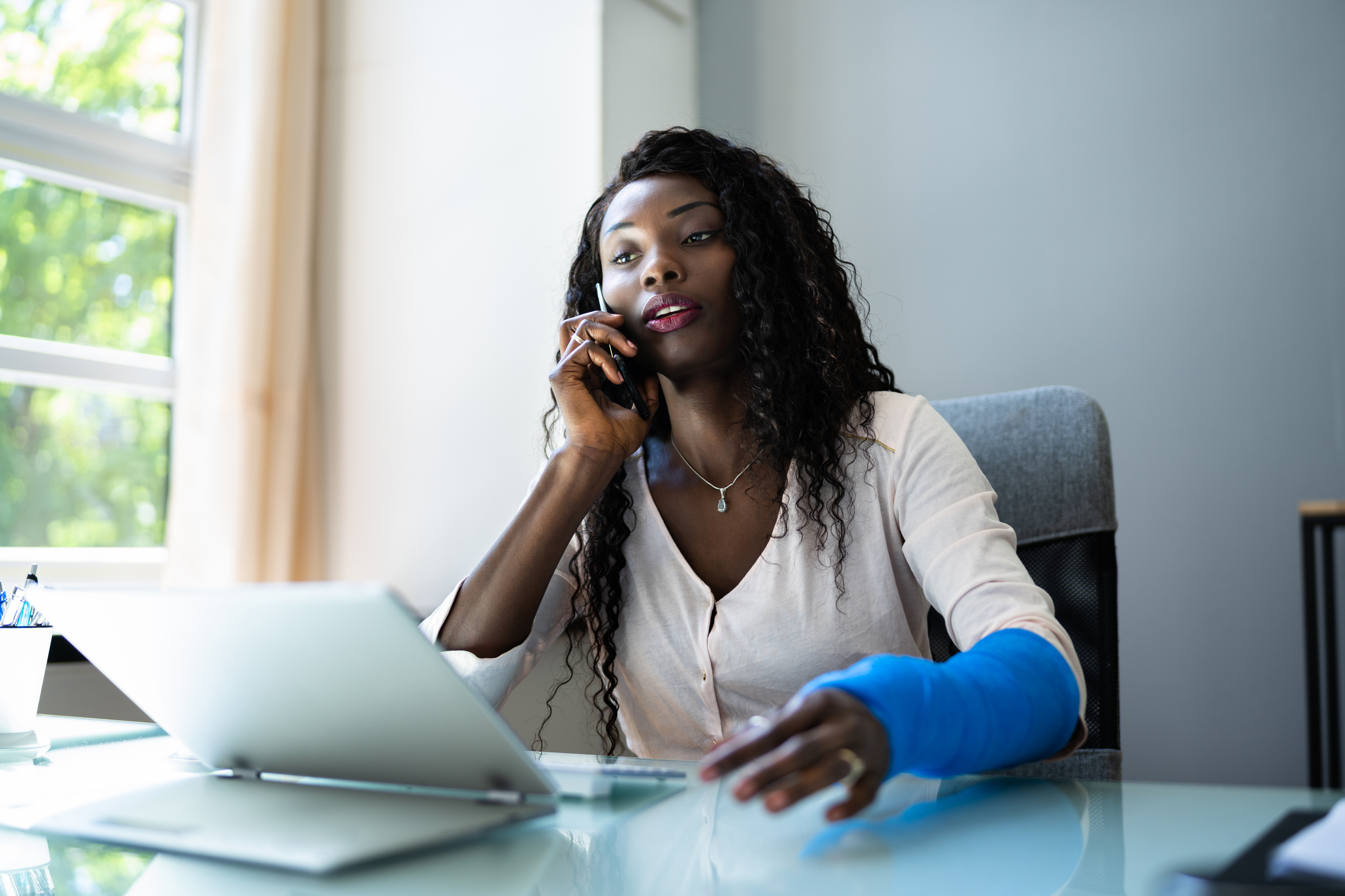 woman with broken arm on phone